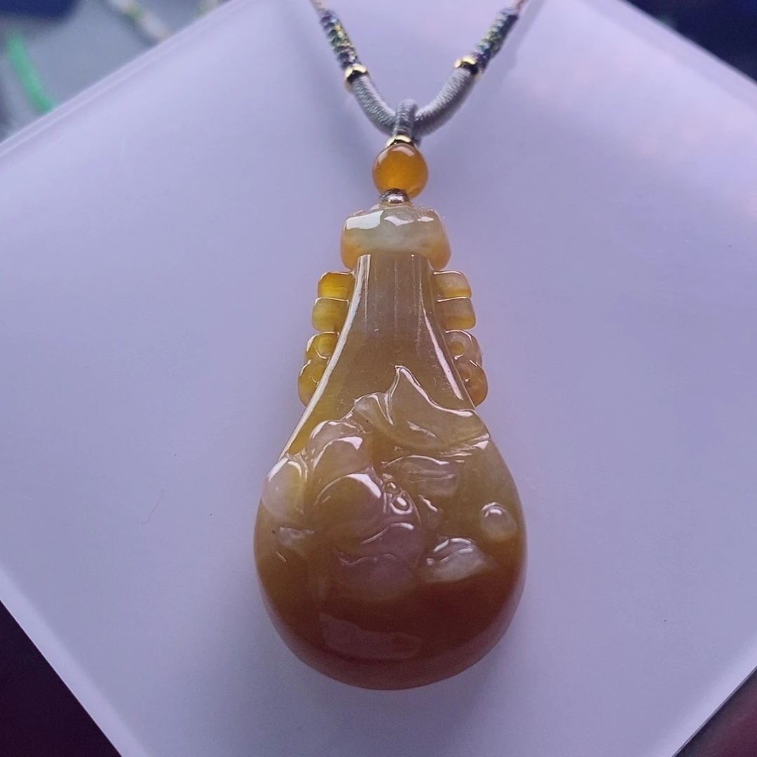 翡翠未镶嵌吊坠(赠链)