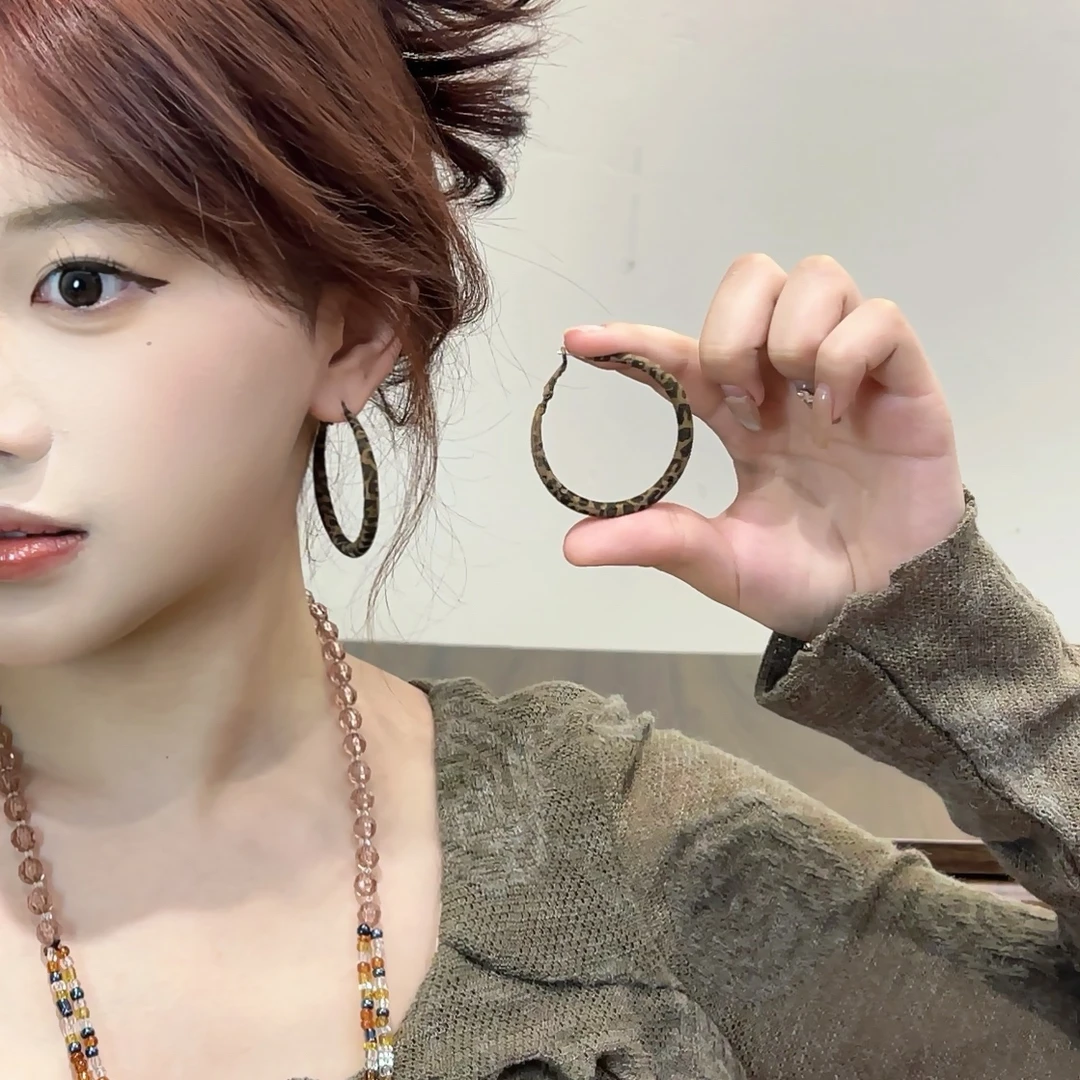 “双11好物” 植绒豹纹耳圈复古高级绒毛时髦高级百搭耳环E1840