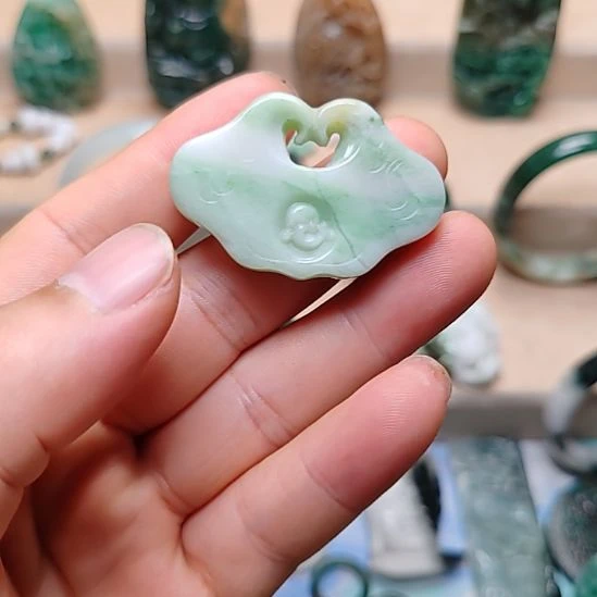 未镶嵌独山玉颈饰