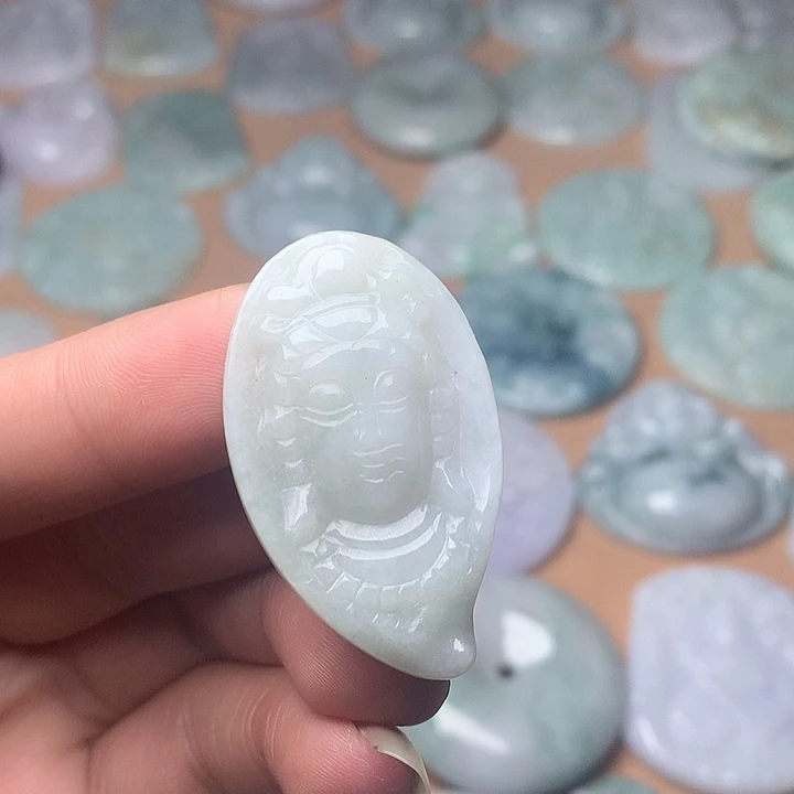翡翠未镶嵌颈饰观音头