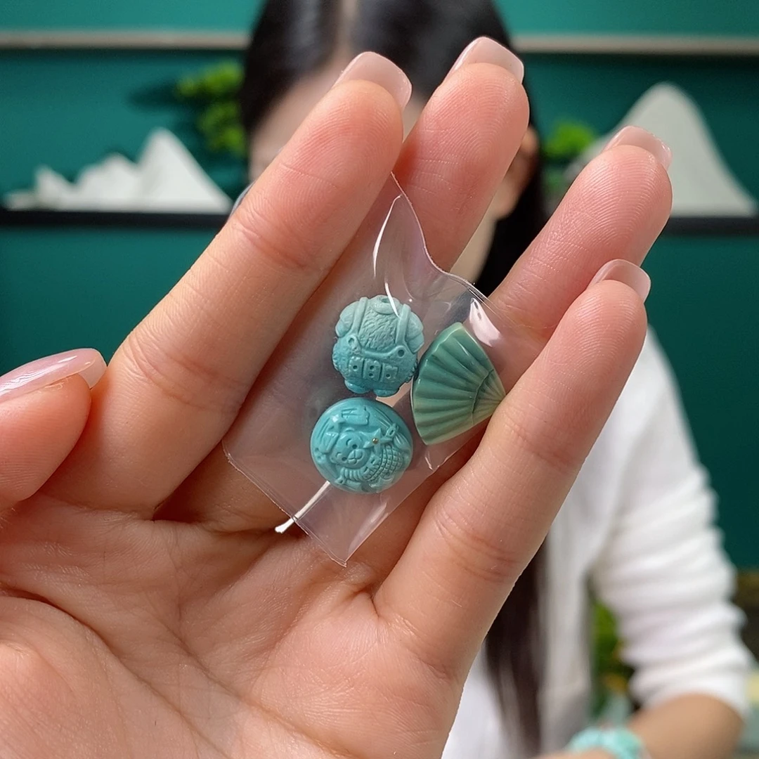 绿松石未镶嵌珠宝奇石