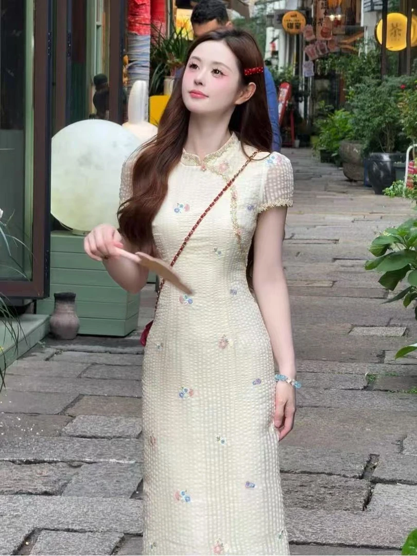 如梦如幻新中式花朵刺绣旗袍2025夏款竖条纹连衣裙子改良气质网红