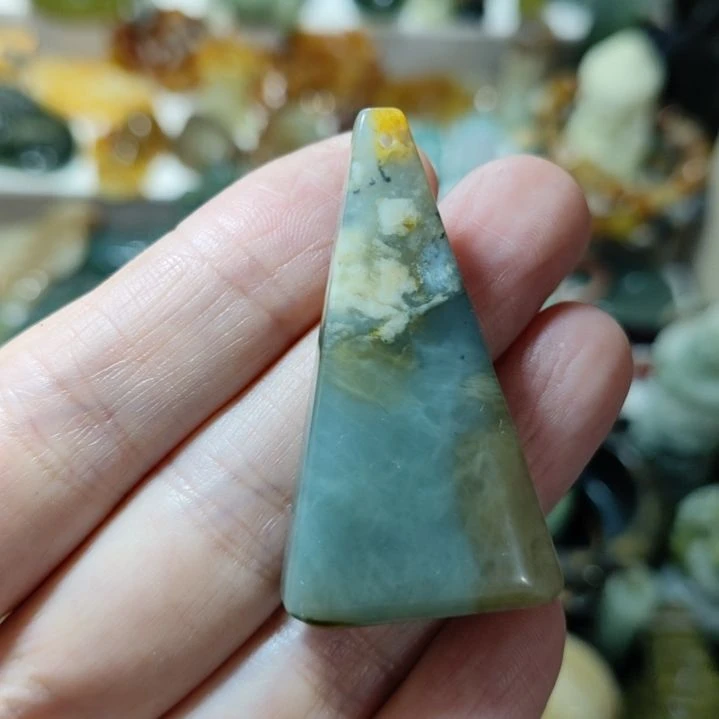 岫玉未镶嵌挂坠款式