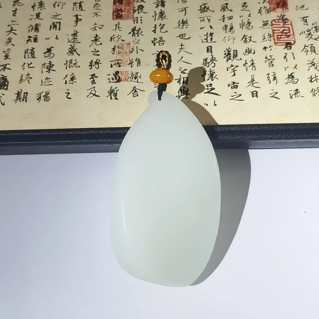 和田玉俄巴沙一级白吊坠