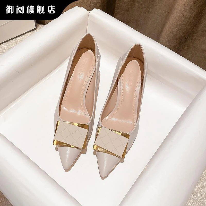 御阅高跟鞋气质软皮方扣小码单鞋不磨脚尖头百搭女2025年爆款新款