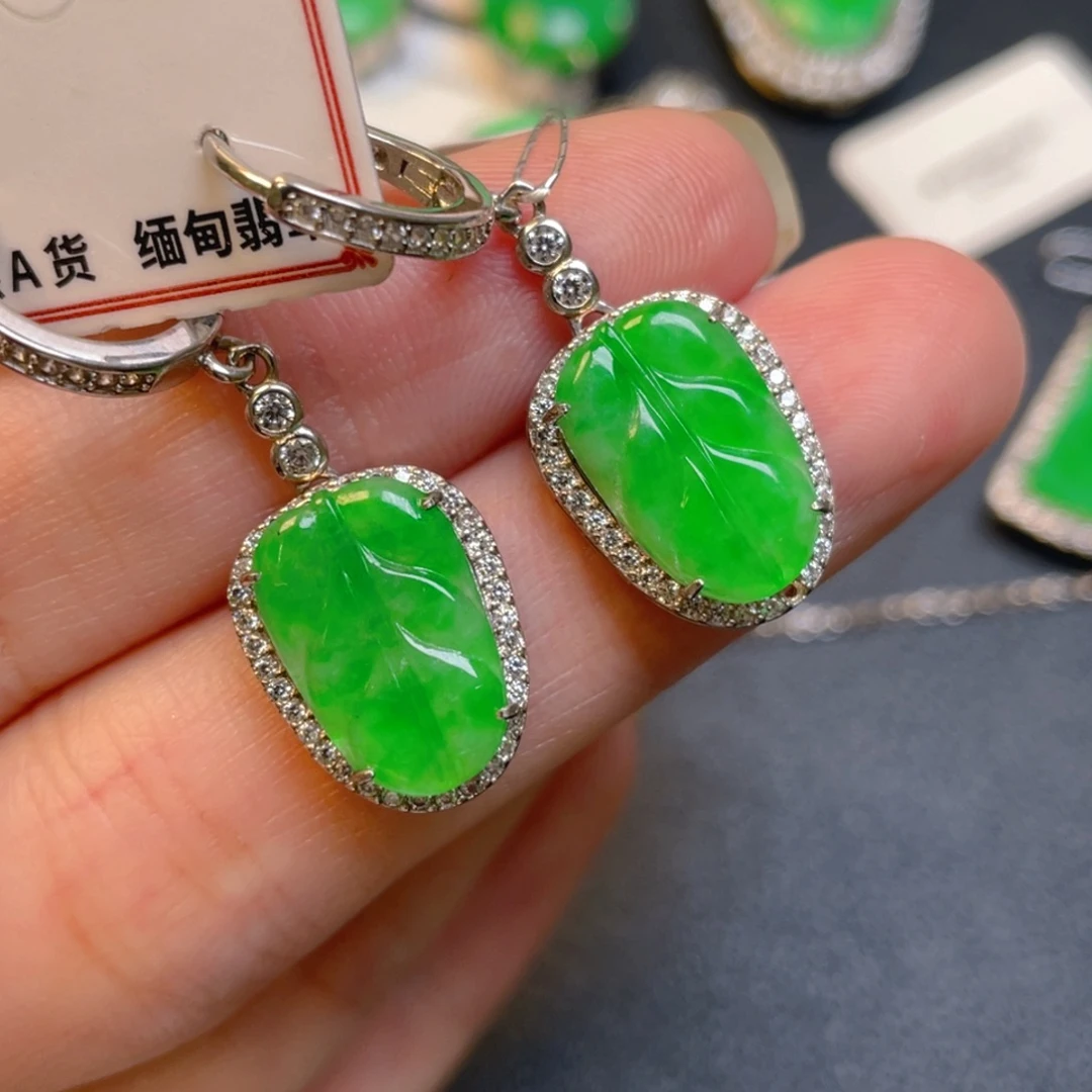 颈饰银S925镶嵌翡翠耳坠