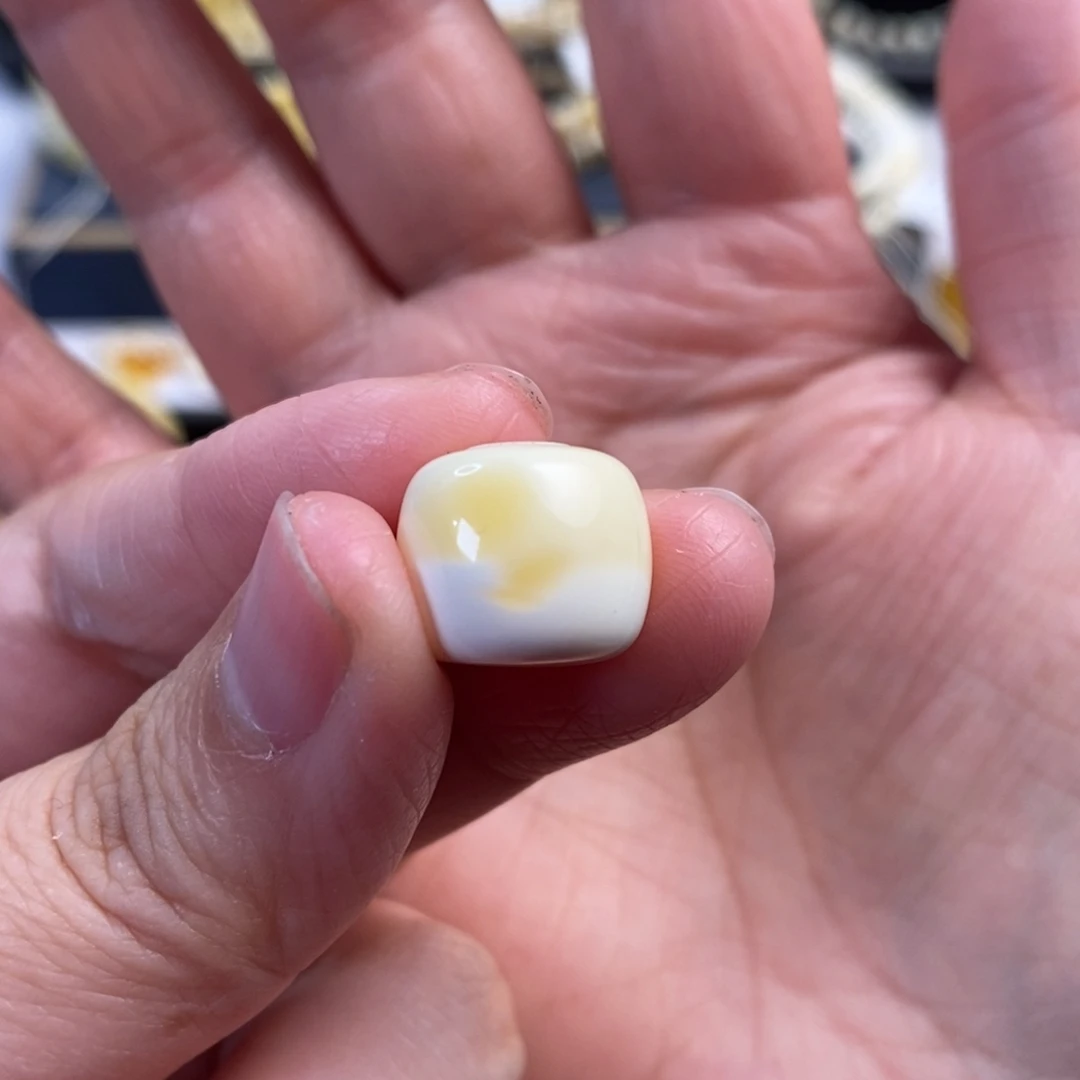 蜜蜡未镶嵌裸石瓷白老型单珠14