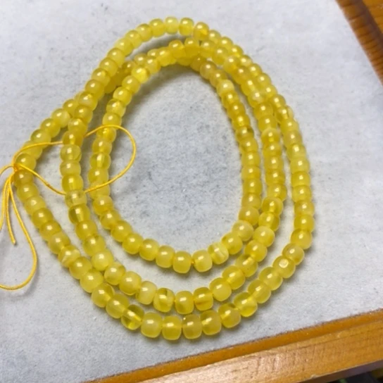 蜜蜡裸石未镶嵌串