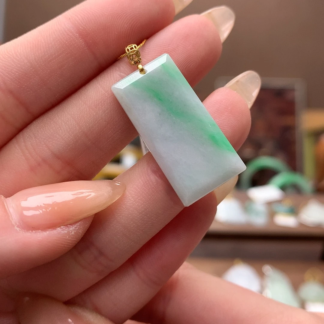 翡翠吊坠(不含链)18K金镶嵌