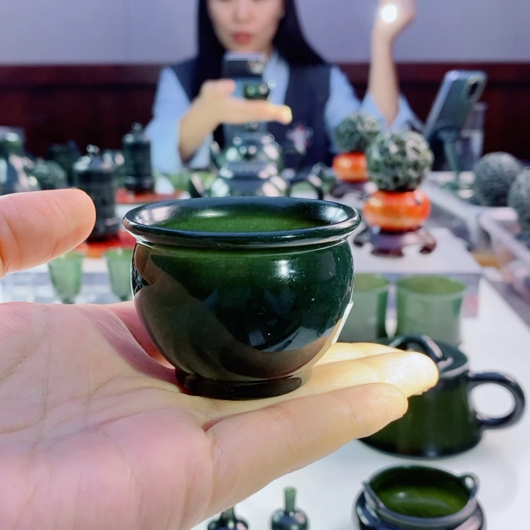 未镶嵌和田玉（青玉）摆件