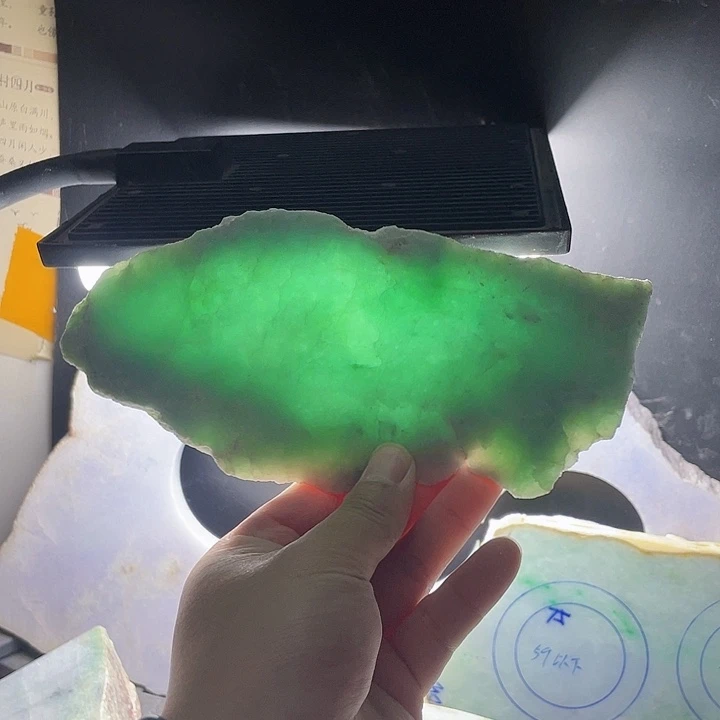 翡翠挂件未镶嵌毛料56