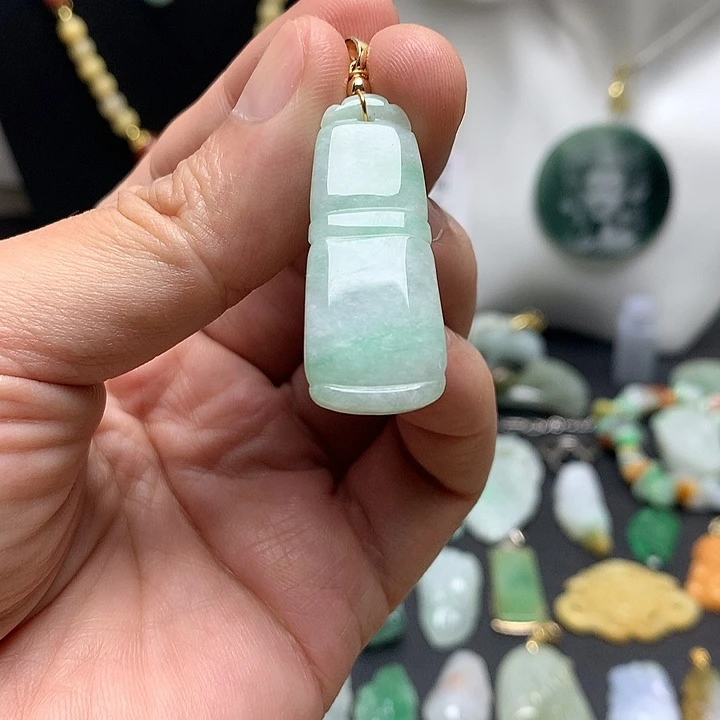 翡翠未镶嵌颈饰天然A货翡翠