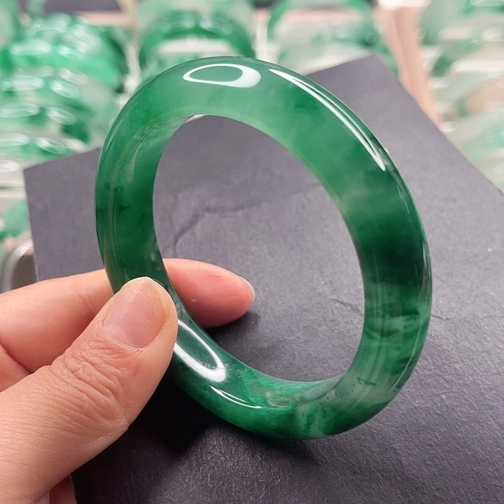 未镶嵌手镯石英质玉