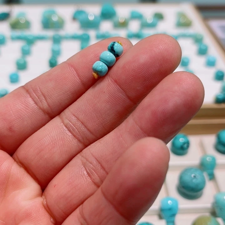 绿松石未镶嵌珠宝奇石