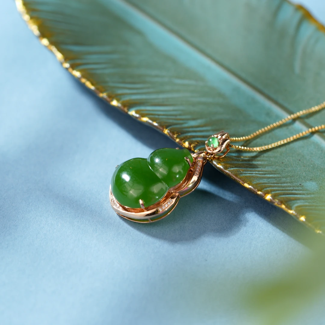 盟世玉金镶碧玉挂件 26*17*8mm