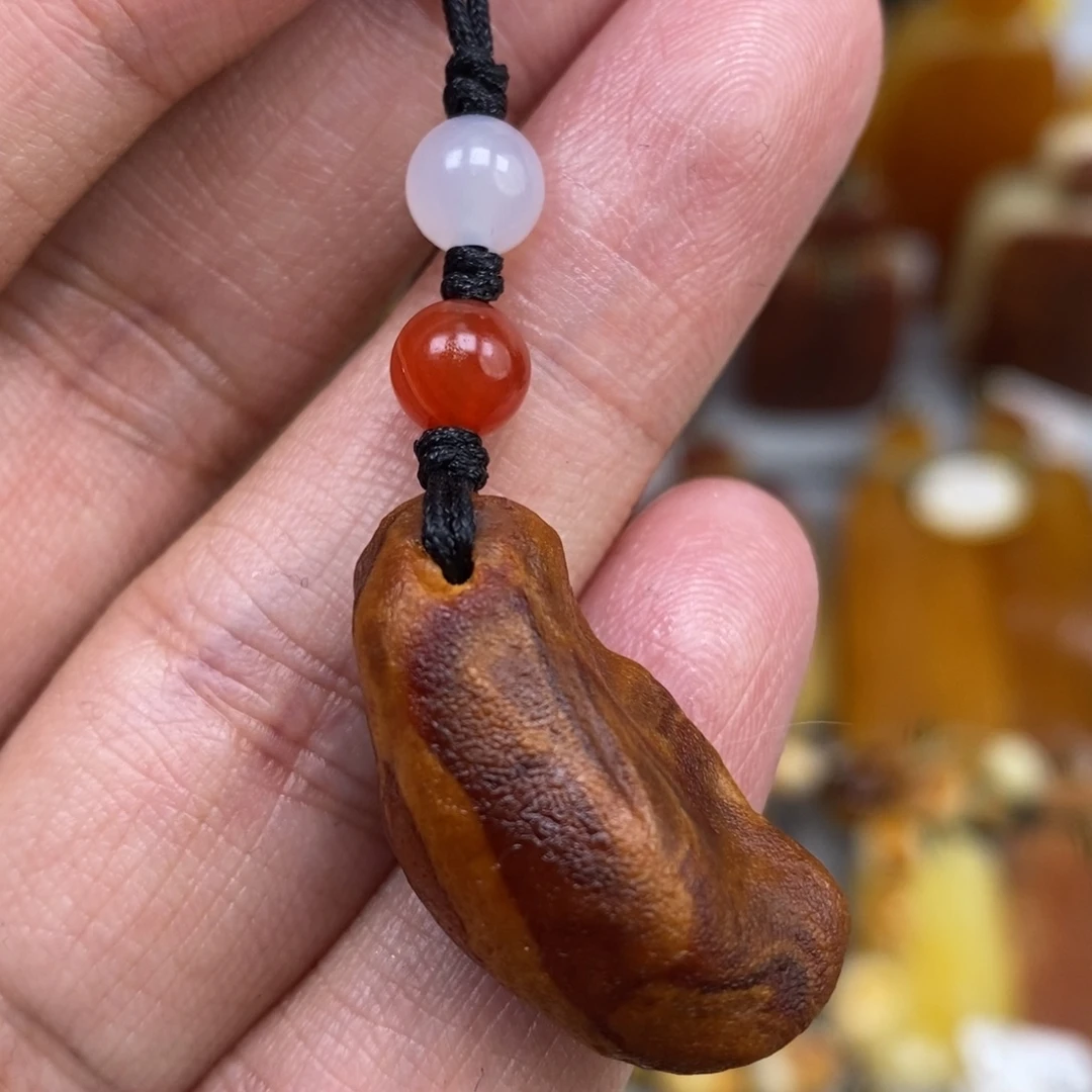 蜜蜡未镶嵌珠宝奇石