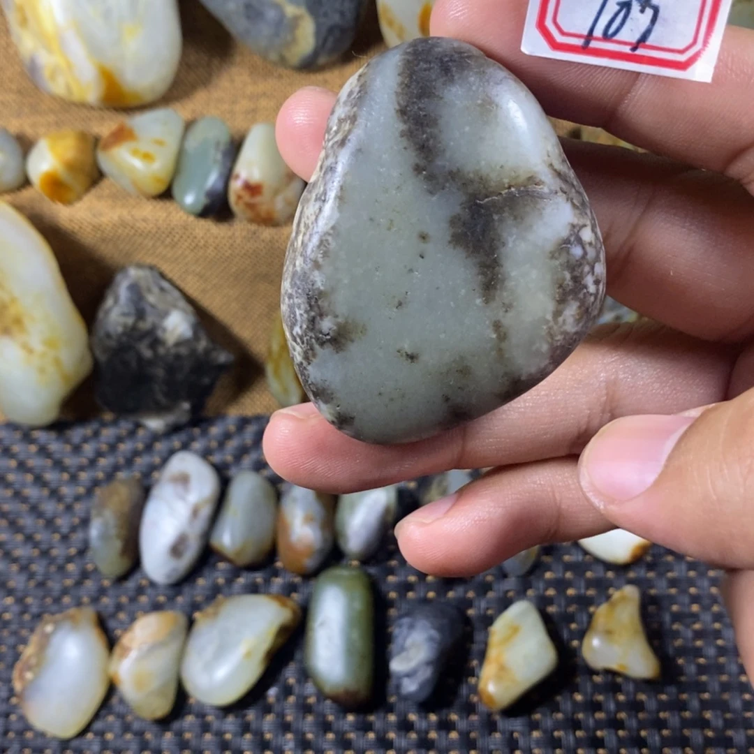 和田玉（糖玉）未镶嵌挂件