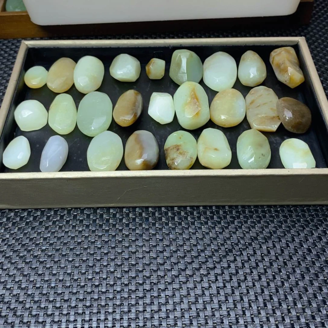 和田玉未镶嵌珠宝半成品晖**说