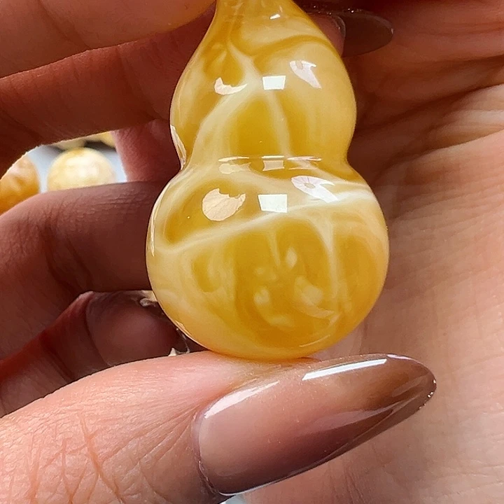 蜜蜡未镶嵌珠宝奇石