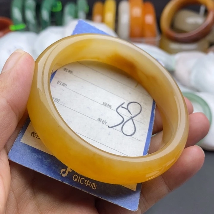 石英质玉手镯未镶嵌