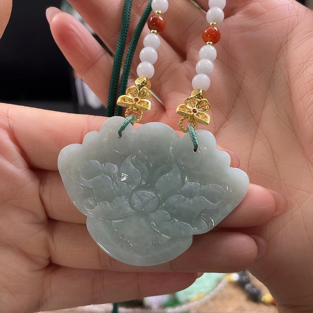 翡翠未镶嵌颈饰待编织