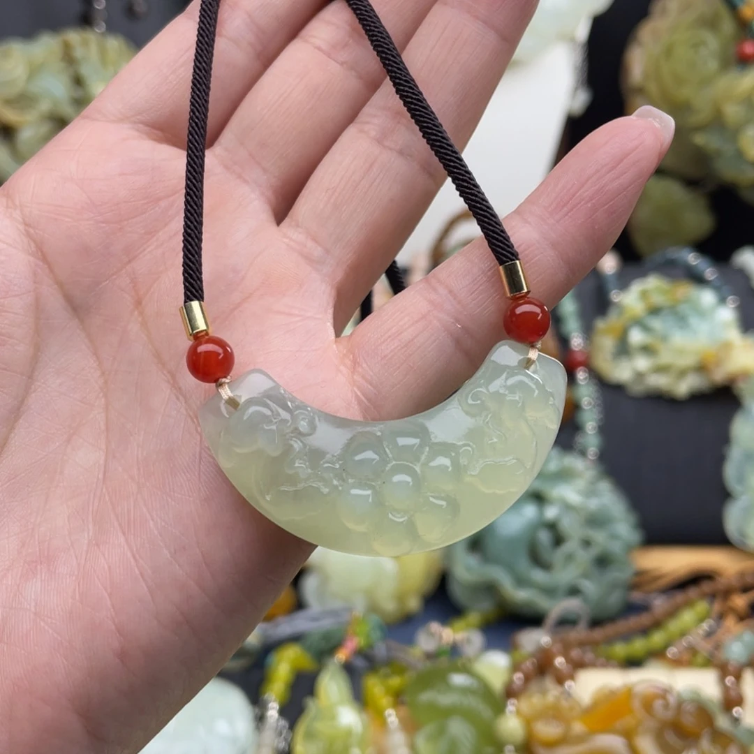 蛇纹石玉未镶嵌颈饰