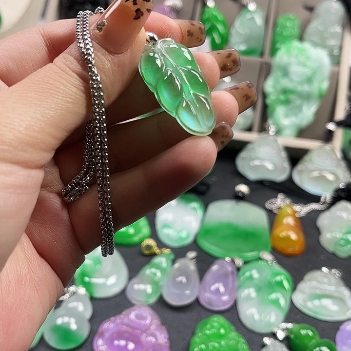 翡翠未镶嵌颈饰叶子