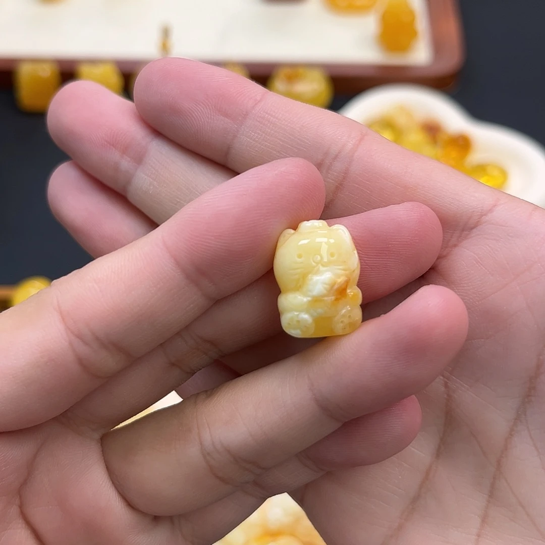 琥珀未镶嵌珠宝奇石