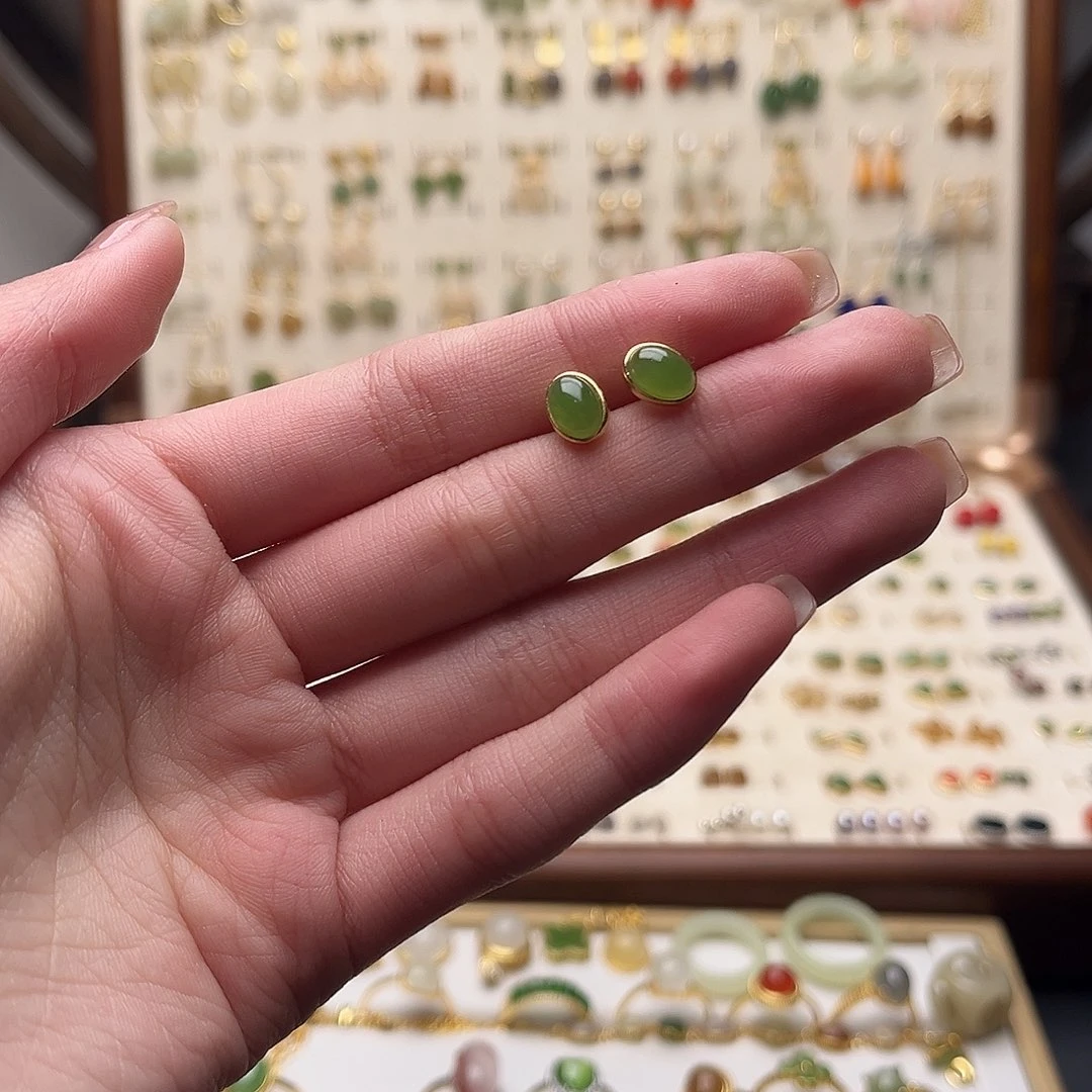 和田玉未镶嵌耳饰