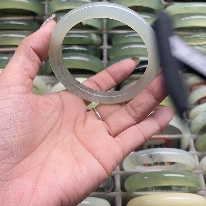 蛇纹石玉未镶嵌手镯211