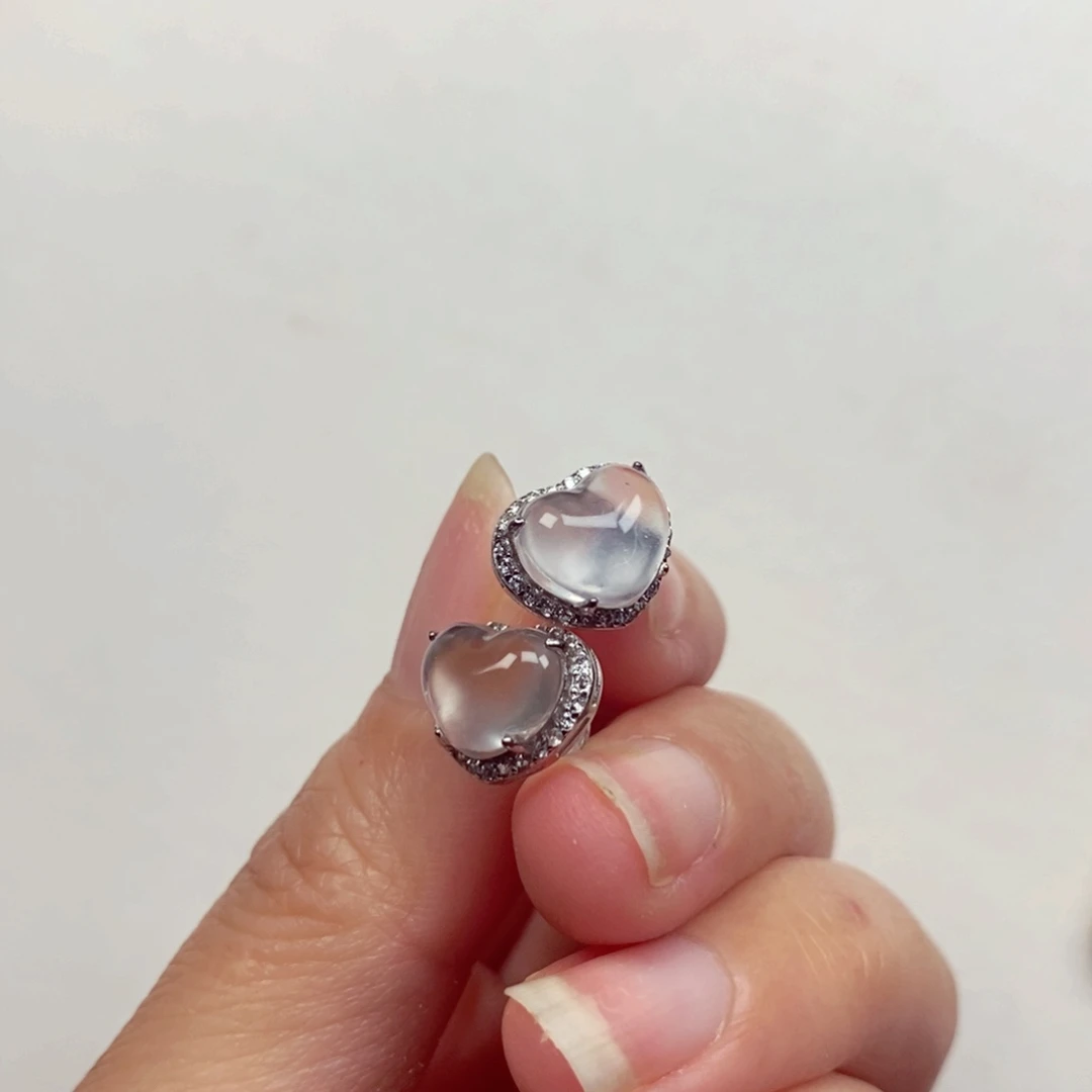 石英质玉未镶嵌颈饰