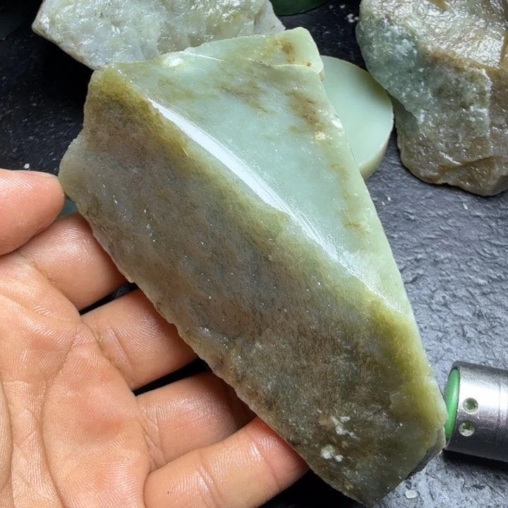 和田玉（糖玉）未镶嵌珠宝奇石