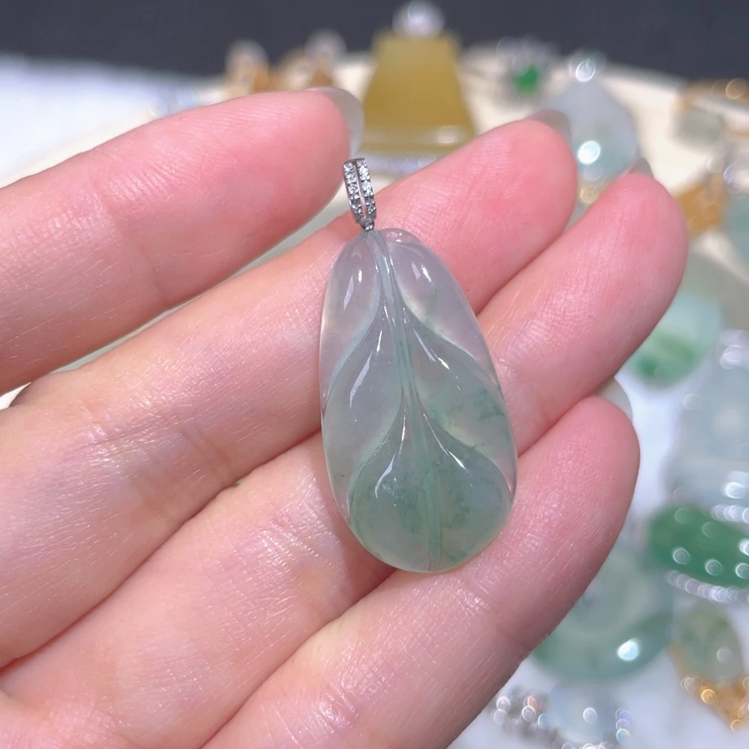 翡翠18K金镶嵌颈饰翡翠