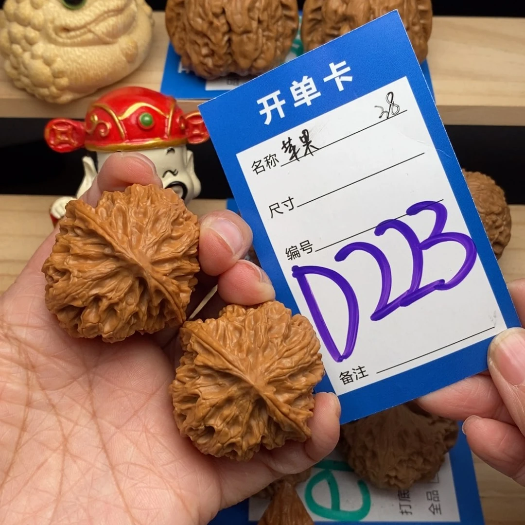 文玩核桃吊坠银**生苹果园核桃