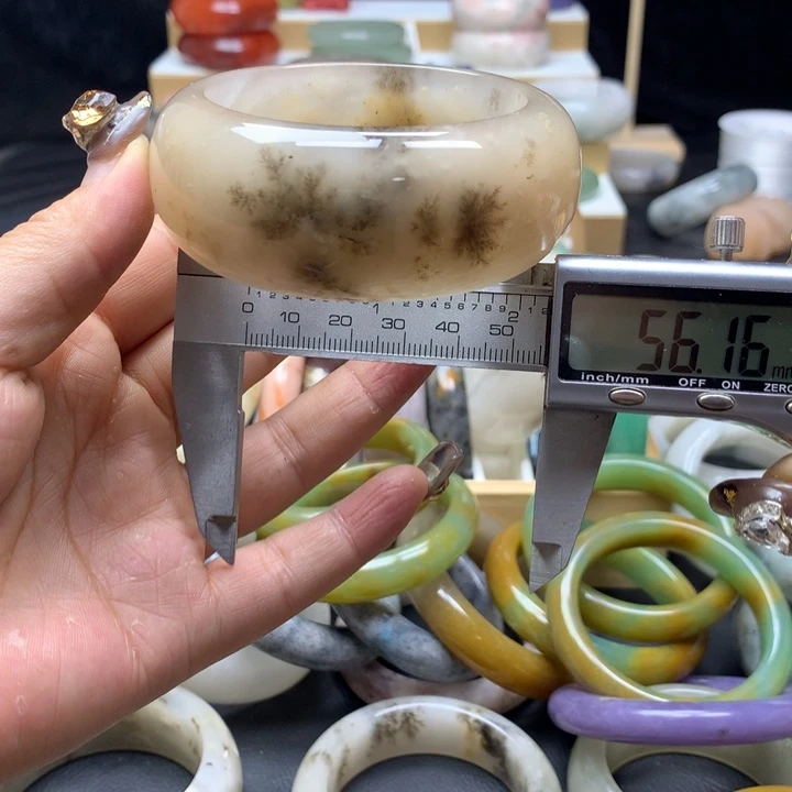 未镶嵌手镯石英质玉10