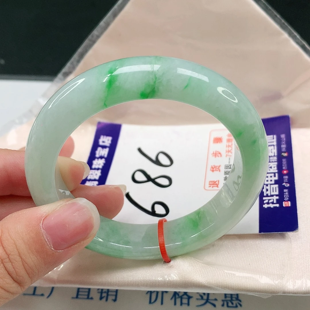 翡翠手镯未镶嵌翡翠