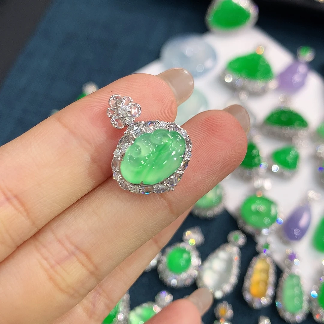 翡翠18K金镶嵌颈饰