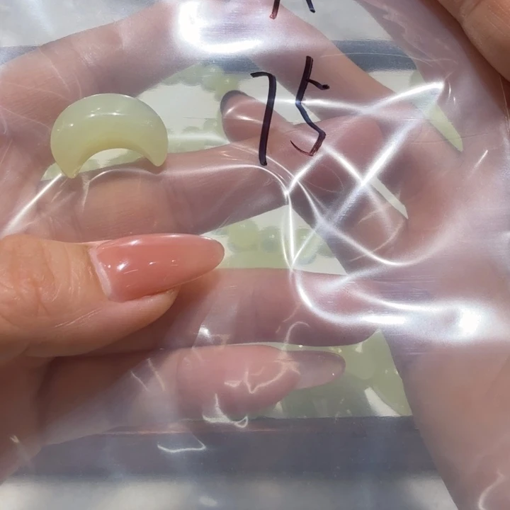 ^***和田玉未镶嵌手镯