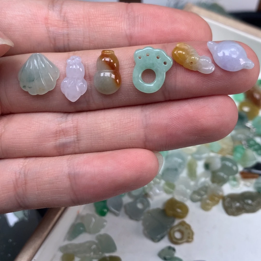 翡翠未镶嵌颈饰福利