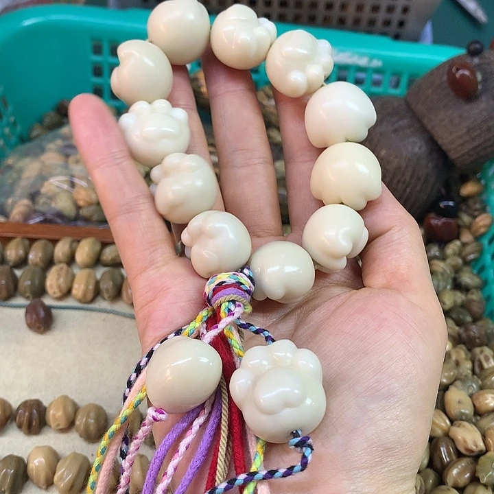 千眼菩提吊坠象牙果雕刻猫爪手持