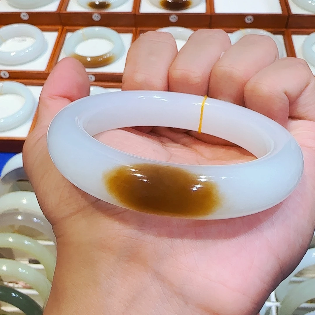 和田玉未镶嵌手镯