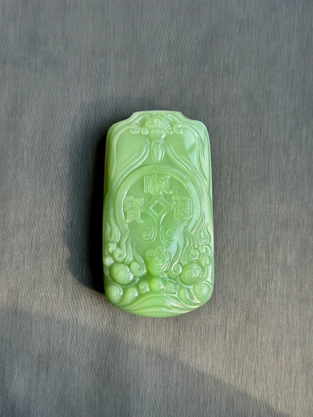 【俄料】和田玉碧玉粉青绿底醒狮兽面守护牌