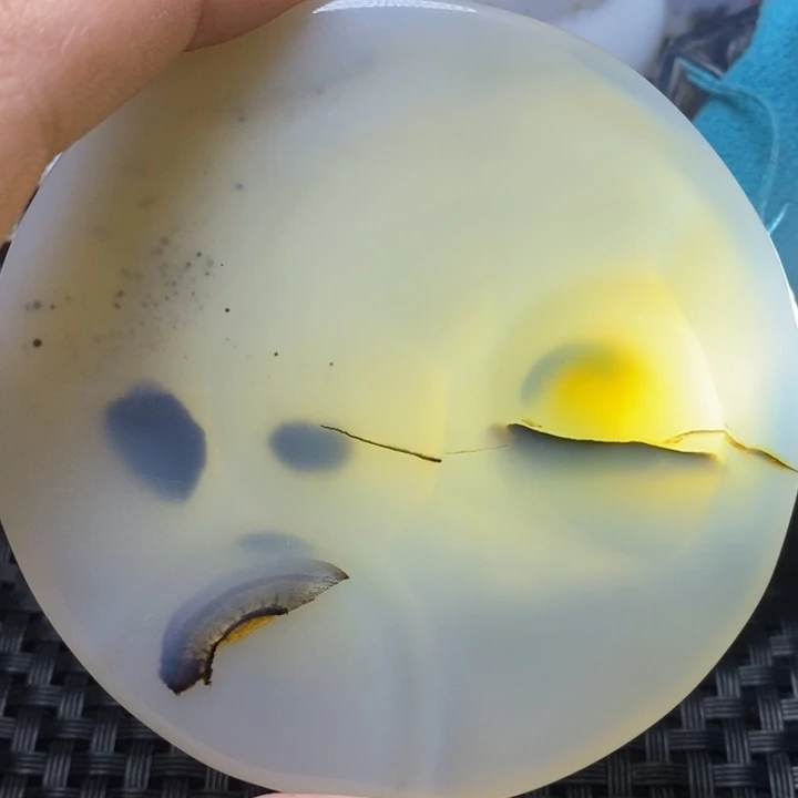 玛瑙/玉髓颈饰未镶嵌五****?