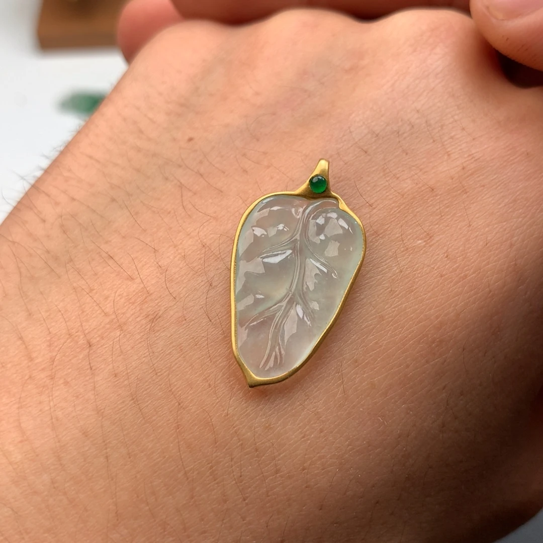 翡翠18K金镶嵌颈饰