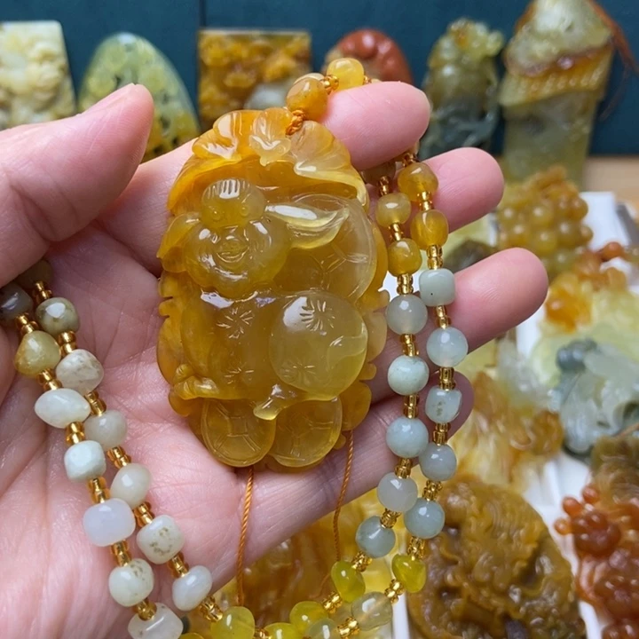 君***泽蛇纹石玉未镶嵌颈饰