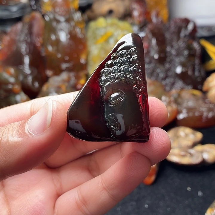 琥珀未镶嵌颈饰10