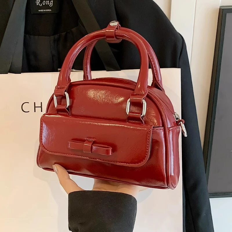 高级感红色手提包包女式2025年冬季流行时尚红色单肩包通勤斜挎包