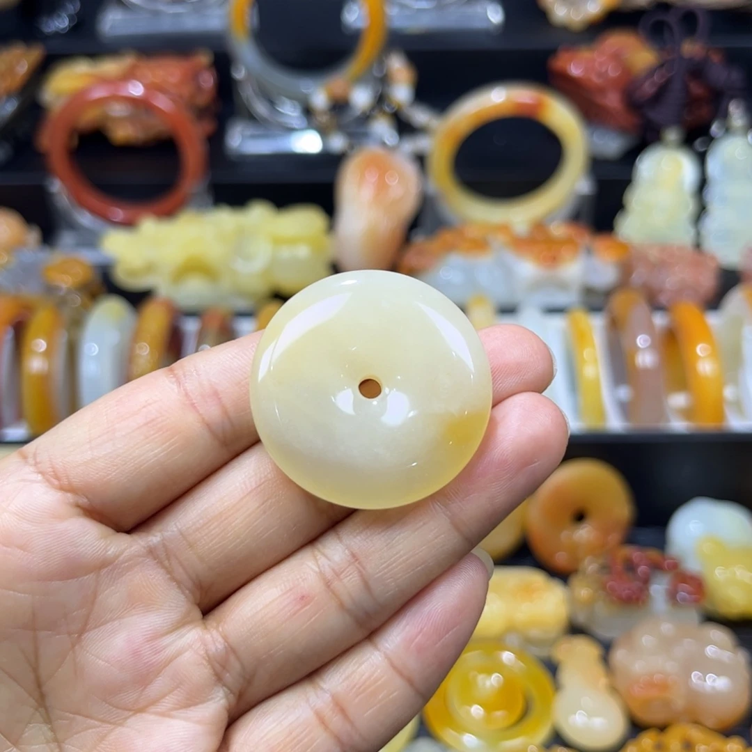 石英质玉（黄龙玉）未镶嵌颈饰