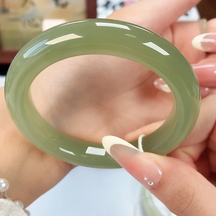 和田玉未镶嵌手镯