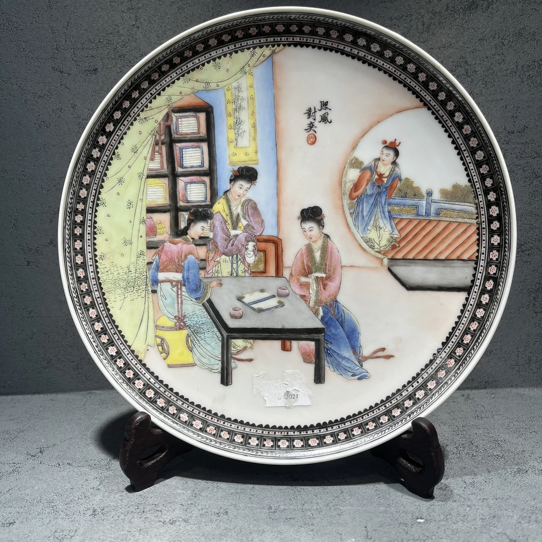 粉彩熙凤对弈图赏盘